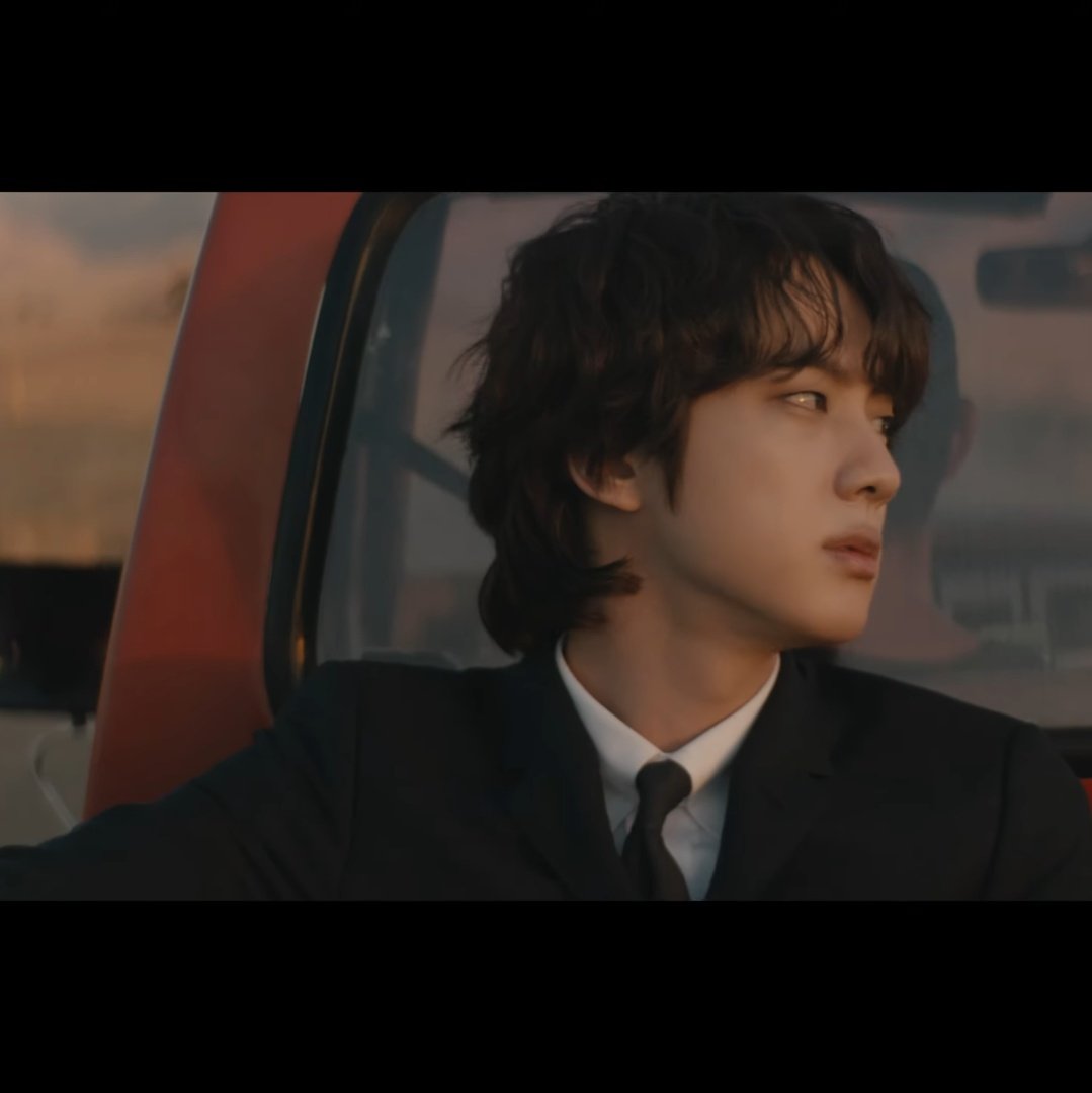 powerfultata's tweet photo. so seokjin can travel back in time every time someone dies because he is actually a space alien and not a human https://t.co/oYdbD7AF68