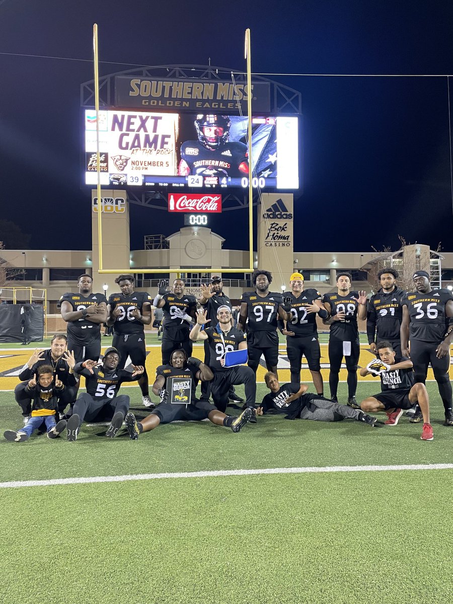 CoachBLacy's tweet photo. #VicPic what a great atmosphere @ “The Rock” tonight. #EagleNation showed up in all ⚫️⚫️. #NastyBunch with another Pick 6 night &amp; #HitSquad chipped in on 2-4 sacks on the night. ⁦@SouthernMissFB⁩ Offense came out firing and gave us a big lead. Team win! #AIE #SMTTT #Firgun https://t.co/kfuxUQ9Ugd