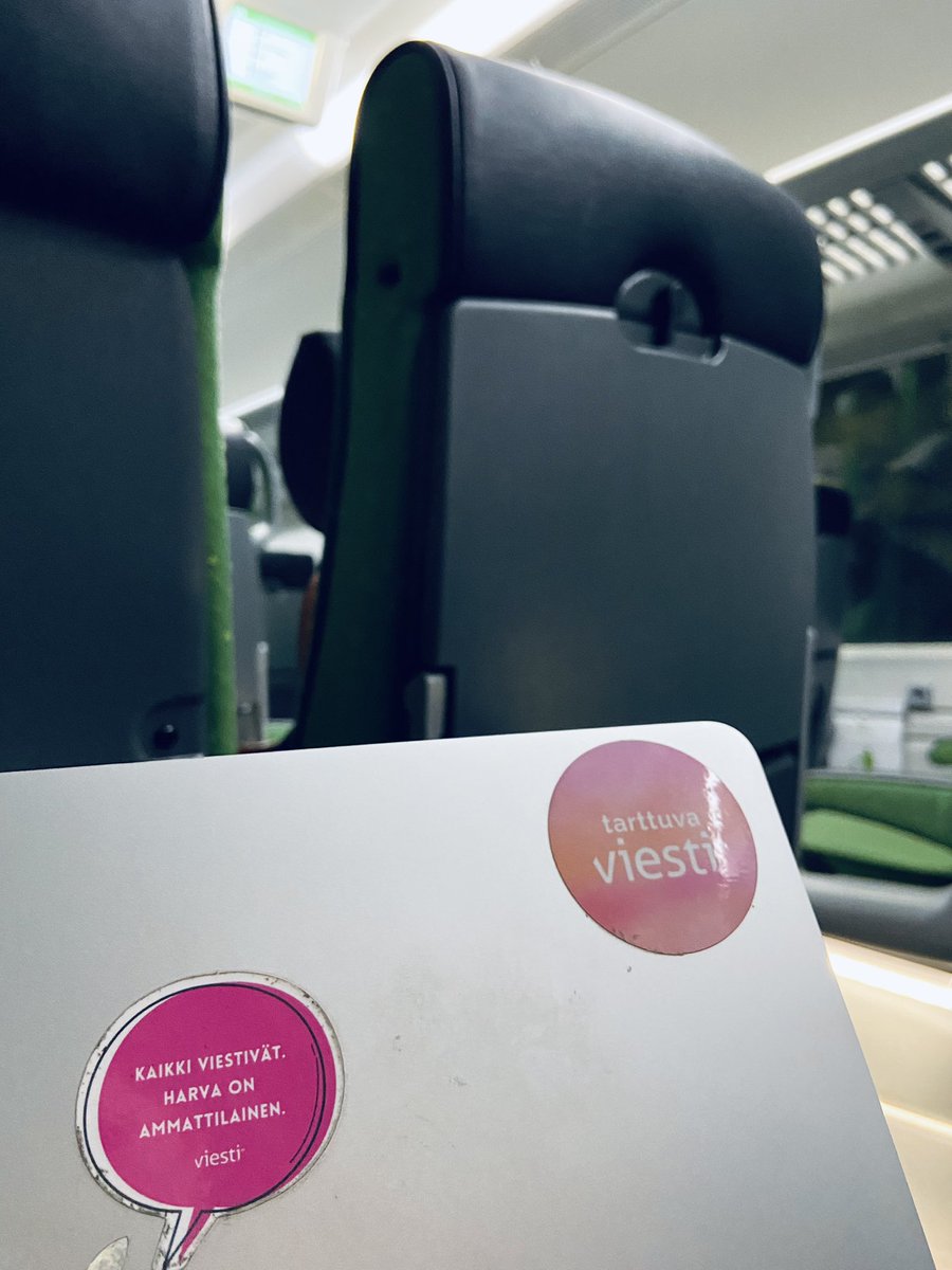 Työmatkalla kohti vanhaa kotikaupunkia, Jyväskylää 😎 Luvassa <a href="/ViestiRy/">Viesti ry</a>-verkoston lounas ja Vuorovaikutusta rakentamassa -seminaari. Kiitos kutsusta panelistiksi <a href="/commjyu/">Viestintä-oppiaine</a> ☺️🙌 #vvrakentamassa #viestintä #viestiry