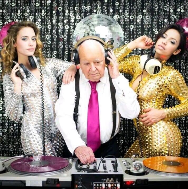 Günaydın.
Bu sabah Ekim ayı serbest uçuşu var, dertleşmeye hazır mısınız?
Sorularınızla saat 9'da bekliyorum. #Youtube #Twitter ve #Facebook 'ta...