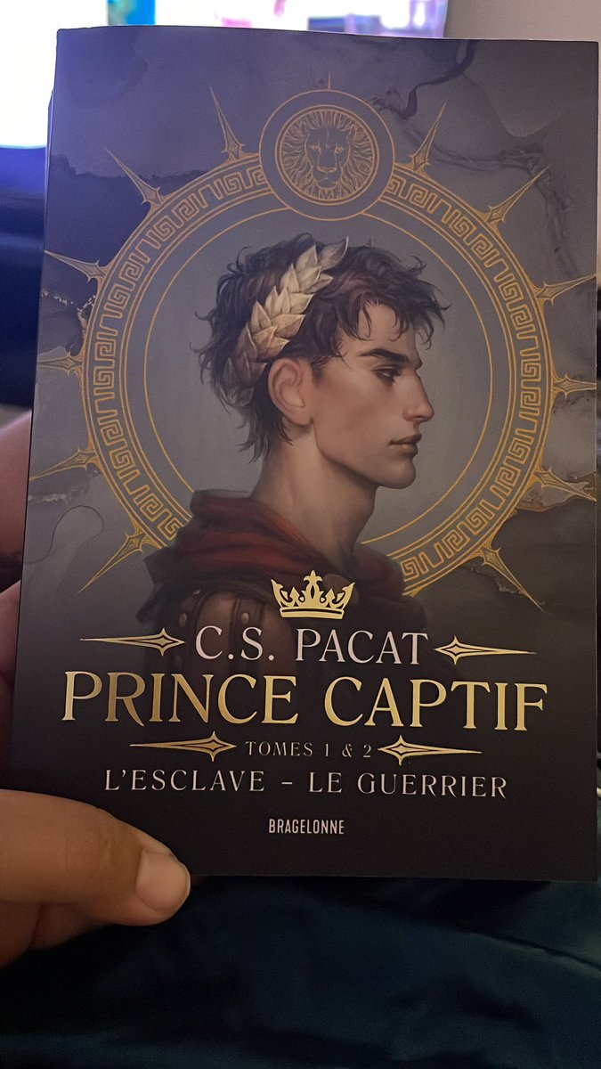anxious_jo's tweet photo. THREAD
Ok ! Il faut que je fasse un live react sur Prince Captif parce que je vais pas pouvoir attendre de faire ma review (si je le termine).
.
Déjà : OÙ SONT LES TW ???
0 TW au début du roman, et ça n’aurait pas été de trop 

TW : Viols (décrits), pédophilie, violence physique https://t.co/dSKZb9IFLP