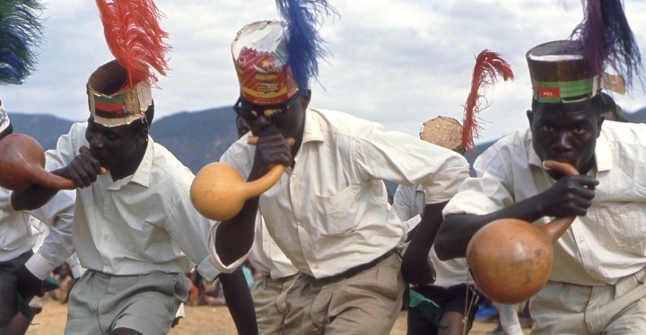 MlambeSafaris's tweet photo. #Malipenga (#SmartDance) an African dance music for Tonga tribe of Northern Malawi. The dance originates in imitations of military drills when they fought alongside the British Army in WW1&2 Dressed in white dancers dancing on dust, but no dust; Hence #SmartDance. https://t.co/ZXyo7CUOSF
