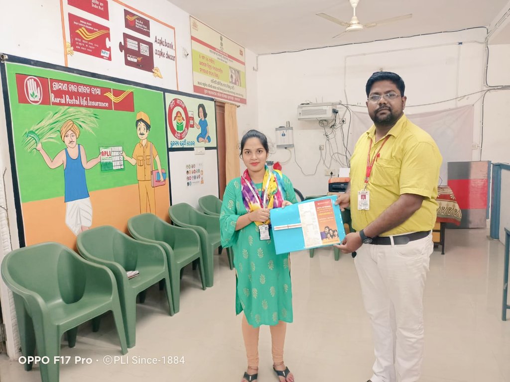 CPMG_Odisha's tweet photo. Sri Asit Kumar Swain,Postmaster Kalarabanka Post Office with his 100th PLI/RPLI customer for the FY2022-23. #PLI #RPLI offers you the best of benefits.#LowPremium #HighBonus #InsuringLives #AssuringHappiness. Departmental Employees along with Direct Agents can procure #PLI #RPLI https://t.co/0bDnWVp7lx