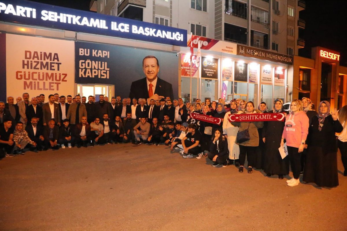 Yilmaz_feray's tweet photo. Cumhurbaşkanımız Sn @RTErdogan'ın teşrifleriyle #TürkiyeYüzyılı vizyon belgesi tanıtım toplantısına
katılmak üzere Gaziantep Kadın Kolları Teşkilatımız yollarda…
Heyecanlıyız, gururluyuz…

@AKKADINGM @aysekesir @EyupOzkececi @akkadinantep https://t.co/HX56UiQxzV