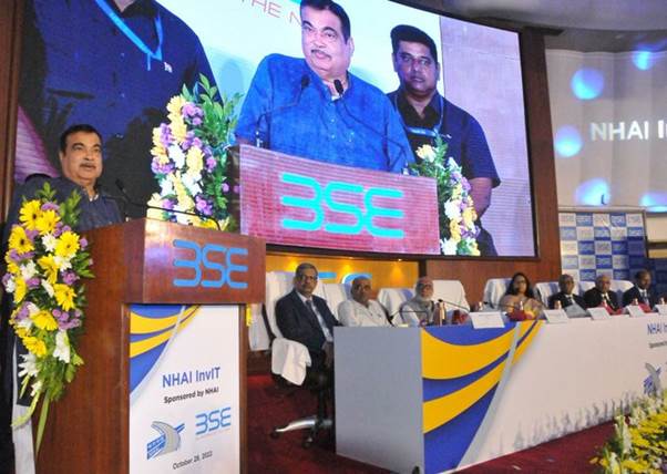 PIB_India's tweet photo. Union Minister @nitin_gadkari rings the bell at the Bombay Stock Exchange in Mumbai marking the listing of NHAI InvIT Non-Convertible Debentures

Minister says bonds are a great opportunity to realize PM's vision of #AatmanirbharBharat

Read here: https://t.co/QkzUQw11jt https://t.co/si3lWbyd3l