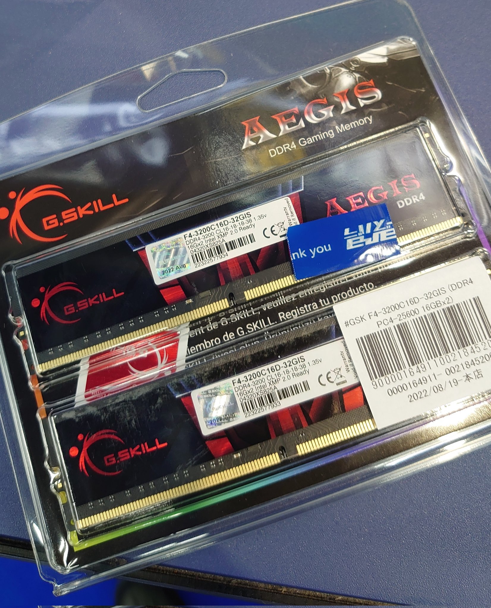 F4-3200C16D-32GIS[DDR4 PC4-25600 16GB×2]