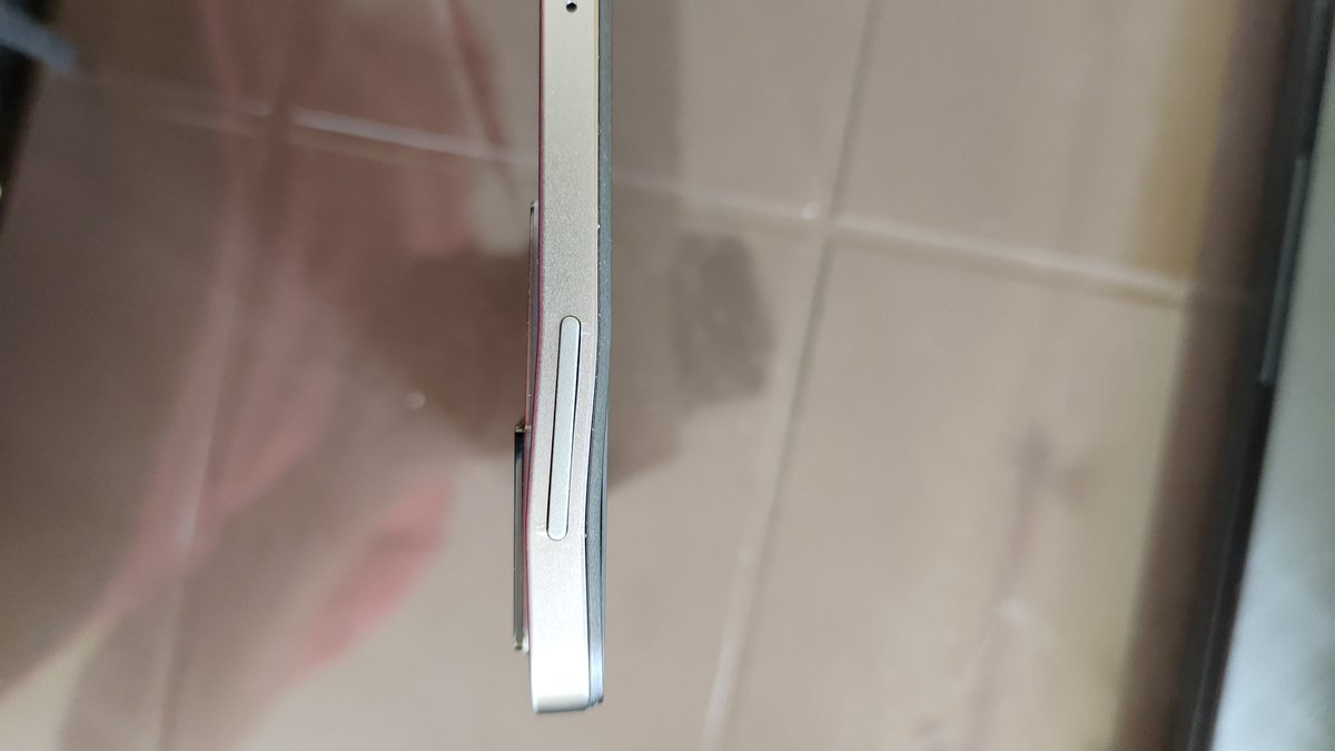 Raul_V4's tweet photo. @flipkartsupport @Flipkart i am starting to lose my patience. You guys keep rejecting the replacement request without providing any reason and i keep sending images again and again. I regret not ordering from @amazonIN . https://t.co/fnPSOusCi6