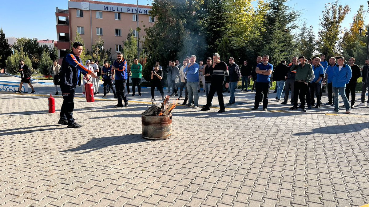 NigdeKYGM's tweet photo. 📍Milli Piyango Yurdumuz

İl AFAD Personelleri tarafından, Yurt Personellerimize ve Öğrencilerimize yönelik “AFAD Bilinci” eğitimi verildi🙋🏻‍♂️ https://t.co/wkpB3ZpD7Q
