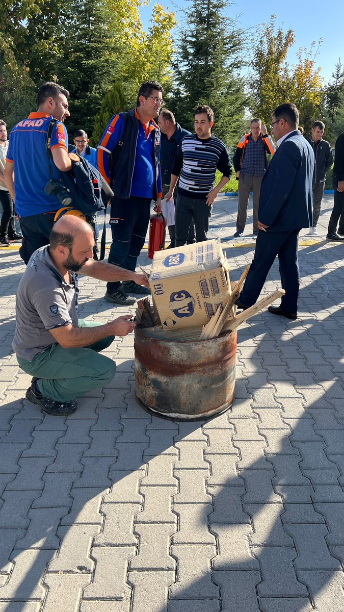 NigdeKYGM's tweet photo. 📍Milli Piyango Yurdumuz

İl AFAD Personelleri tarafından, Yurt Personellerimize ve Öğrencilerimize yönelik “AFAD Bilinci” eğitimi verildi🙋🏻‍♂️ https://t.co/wkpB3ZpD7Q