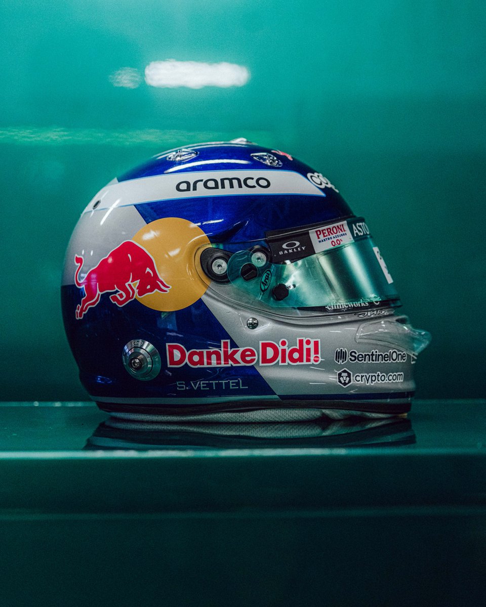 TearOffFR's tweet image. 🎨 Sebastian Vettel et Aston Martin rendent hommage à Dietrich Mateschitz ! 🙏

Le 4x champion du monde portera ce magnifique casque aux couleurs de Red Bull durant ce #MexicoGP !

#F1