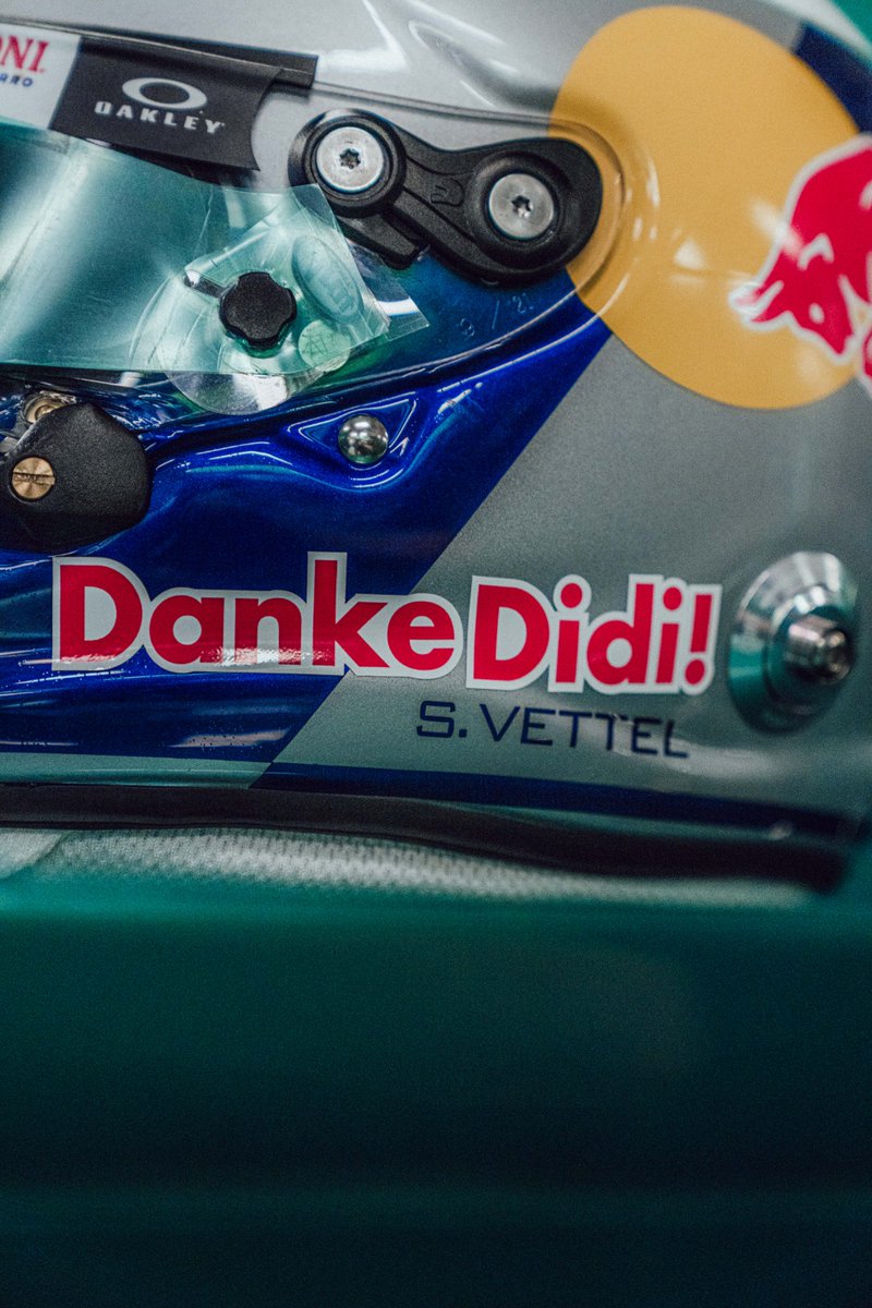 TearOffFR's tweet image. 🎨 Sebastian Vettel et Aston Martin rendent hommage à Dietrich Mateschitz ! 🙏

Le 4x champion du monde portera ce magnifique casque aux couleurs de Red Bull durant ce #MexicoGP !

#F1
