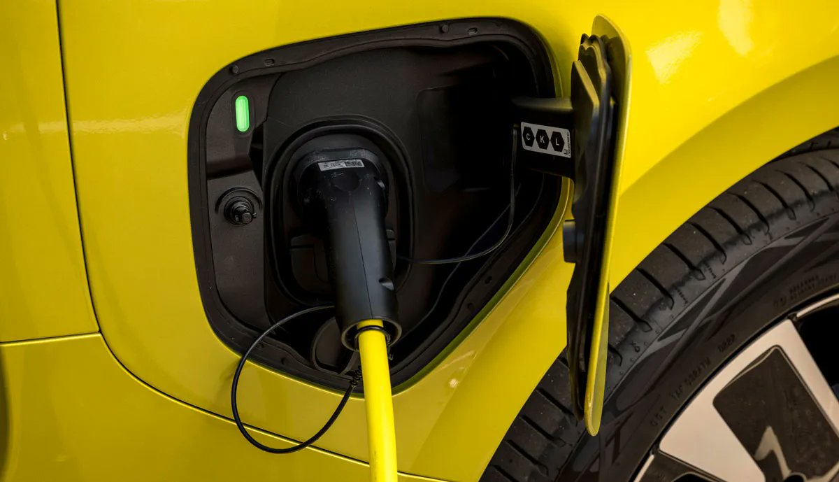 ecomento_de's tweet photo. EU-Einigung: Ab 2035 nur noch emissionsfreie Neuwagen https://t.co/mJExv64Wqv #Elektroauto #Umwelt https://t.co/yU8WlLRRbC