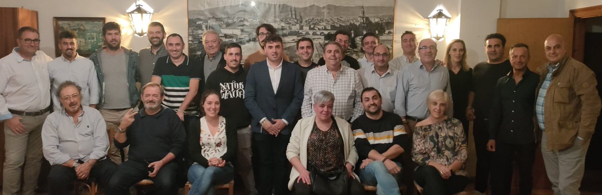 Celebrando el 125 aniversario de la Estatua de la Libertad de Cenicero. 
Como hace tanto tiempo ya pasó en Cenicero, la unión hace la fuerza 💪