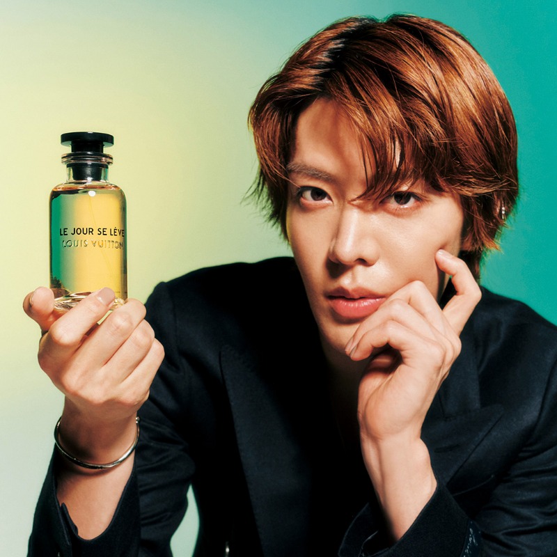 LouisVuitton_JP's tweet photo. NCT 127の #YUTA が@ellejapanスペシャル企画に登場！

シチュエーションや気分に合わせて、フレグランスジャーニーを楽しめる、#LouisVuitton のフレグランス･コレクションから5つの香りをセレクト。それぞれの印象と共に、香りが呼び覚ます“記憶”の旅へ──

Photo: TAK SUGITA/y's c