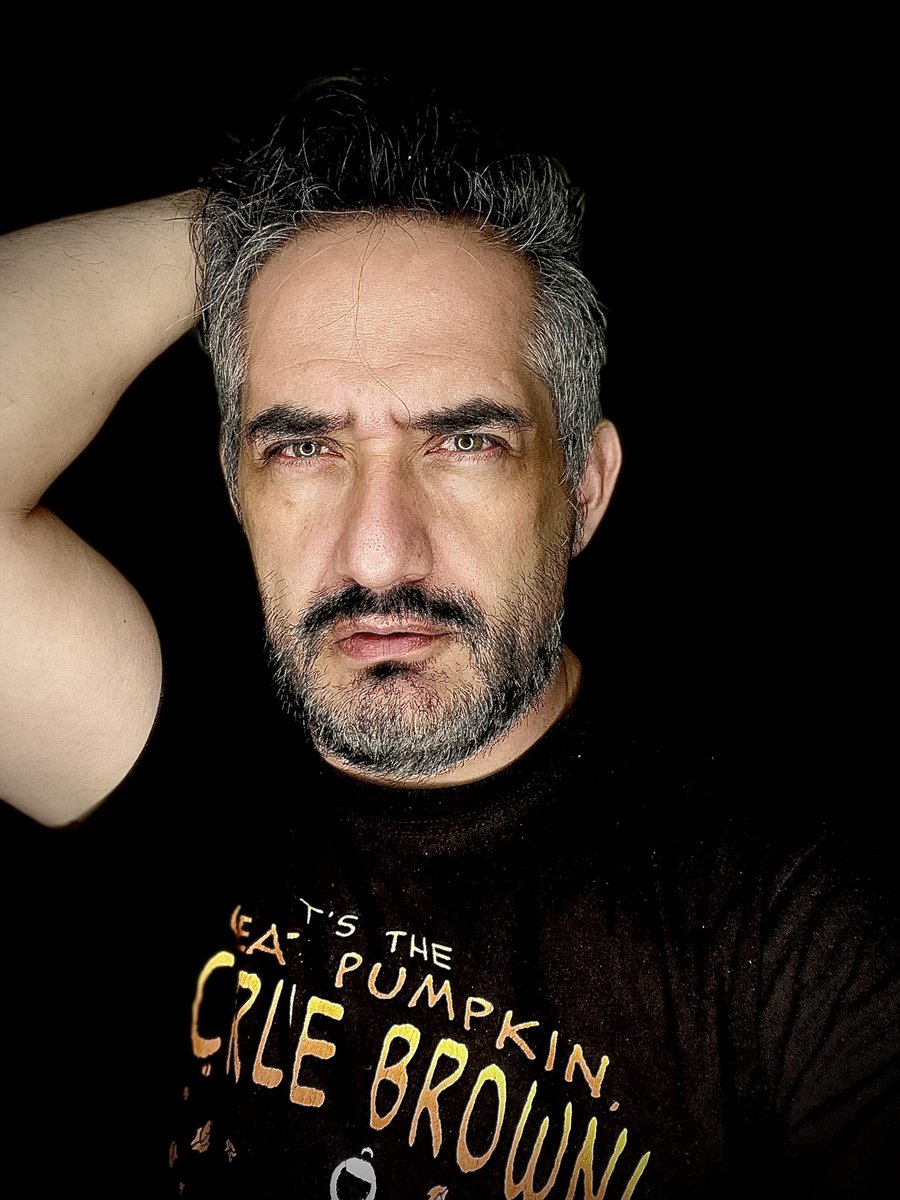 carlospulido_mx's tweet photo. Octubre 26, 2022.#yo #me #selfie #greeneyes #48yo #grayhair #anxiety #depression #beard #MentalHealthMatters https://t.co/D2E4AwrLXK