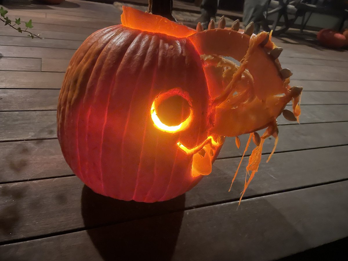 elly_jays's tweet photo. Straight from pumpkin hell #pochita https://t.co/GV4NiqQ7ZY