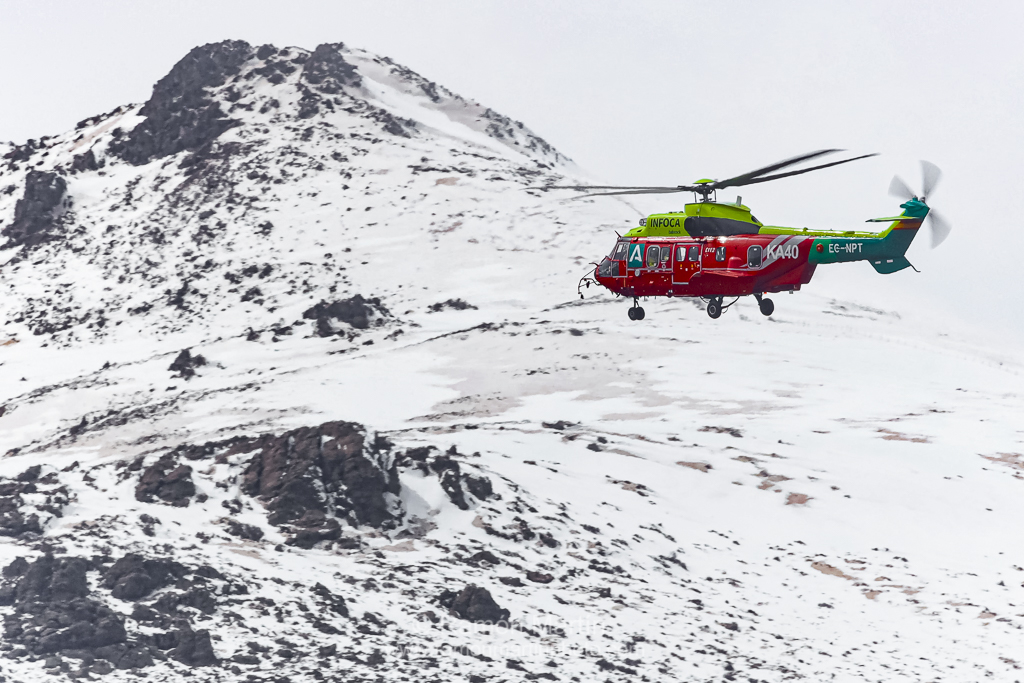 ⏺️ Con estas temperaturas que tenemos, solo se nos ocurre ponerte esta fotaza de la Brica de Los Moralillos (Granada) a bordo de su helicóptero Súper Puma.

Y así te damos los buenos días, asomándonos a un inmenso puente 🌉. 

Foto / Ramón Martín.