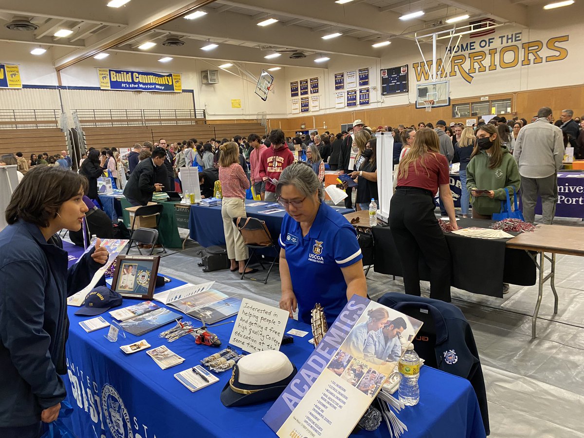 helloeemo's tweet photo. MDUSD College Night 2022
#collegebound #MDUSDproud #TheWolvesWay 
@MtDiabloUSD @YgnacioValley https://t.co/j63FVHFjJX
