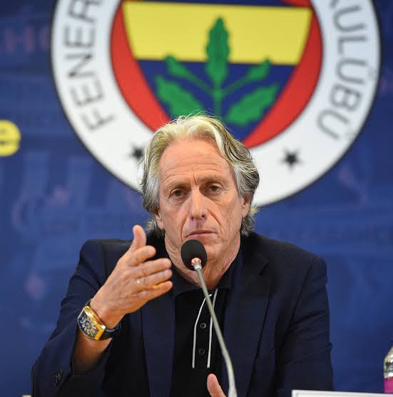 Ya protestoları bırakacağız ya da bu adamı kaybedeceğiz. Bundan sonra herkes attığı tweetlere bile dikkat etmek zorunda. Bu takımı ya biz batıracağız ya da biz yükselteceğiz. Karar sizin