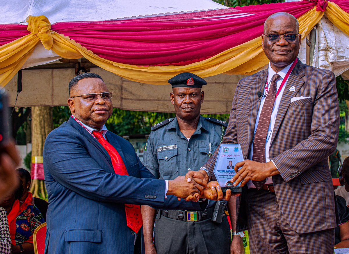profogundipe's tweet photo. The security unit organized a special parade in my honor and I was presented with an award in recognition of my creative and dynamic leadership style as well as dedication to the expansion and all-around development of the University of Lagos. https://t.co/pFY0tvhKi5