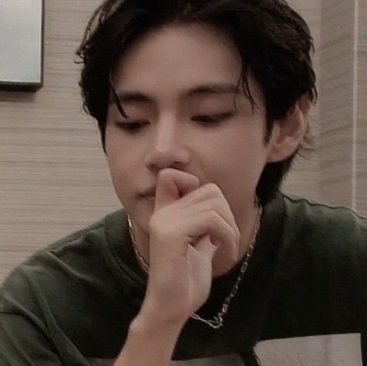 vilegun's tweet photo. good morning everyone, it’s 7 am and i’m already up and sleepy. anyway, hope you all have a good day and please drink water and eat properly. https://t.co/pkPJ67MFcp