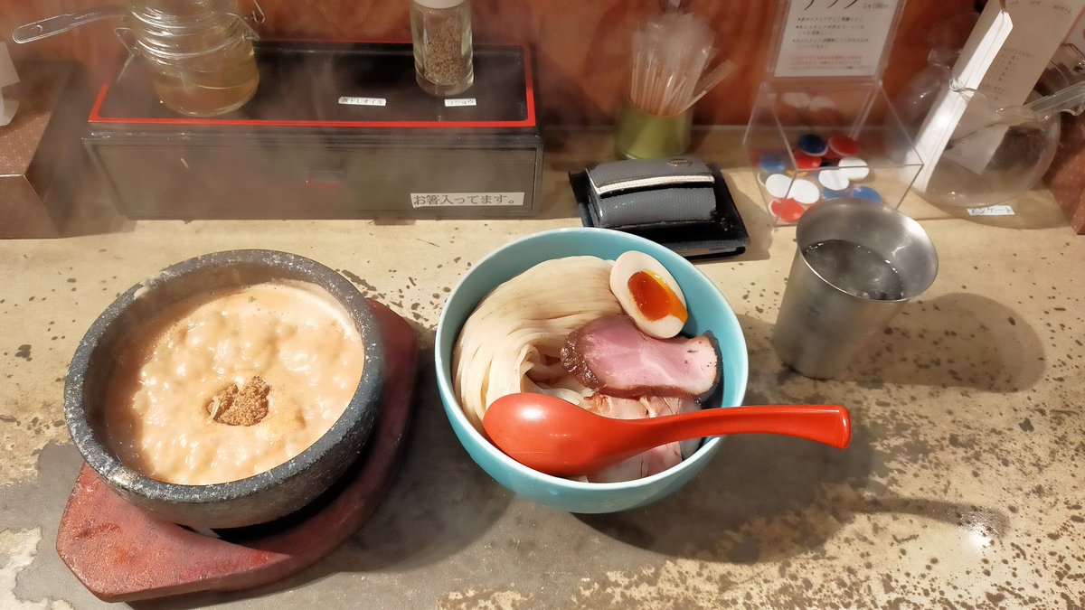 MashikoToru's tweet photo. 島田製麺食堂のつけ麺🎉😋🎉
つけ汁が煮だってる🫣🫣 https://t.co/kT2Y9UAzOP