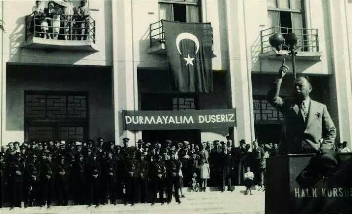 Cumhuriyetin 99. yılına girerken...

<a href="/OnurCaymaz/">Onur Caymaz</a> yazdı.

Mustafa Kemal ile Feride.

ekspresturkiye.com/2022/10/28/mus…