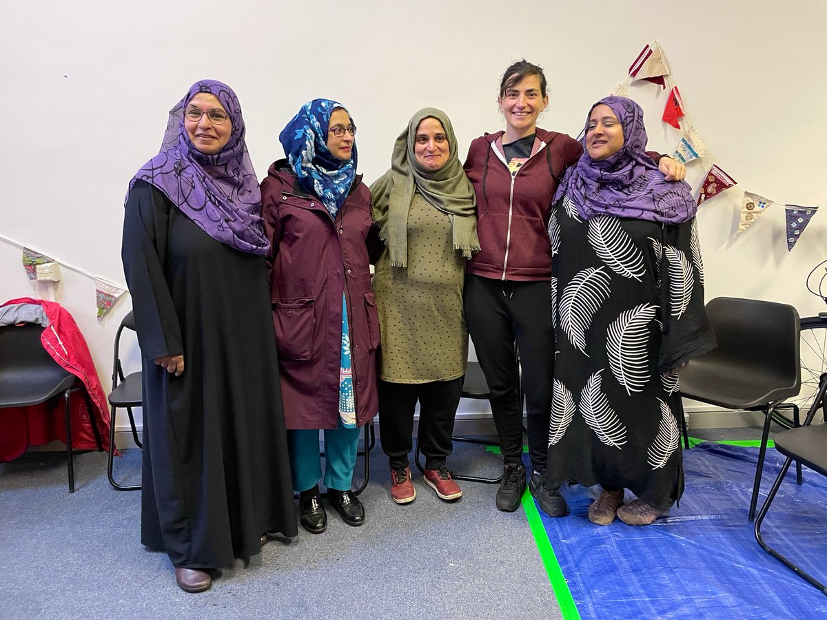 Thank you to @ShguftaAnwar and the energetic team at @WomenonWheels_ for sharing how they empower women to overcome barriers in cycling during our day 2 bike tours at the UCI Mobility & Bike City Forum in Glasgow 👏 #CyclingforAll #UCIBikeForum