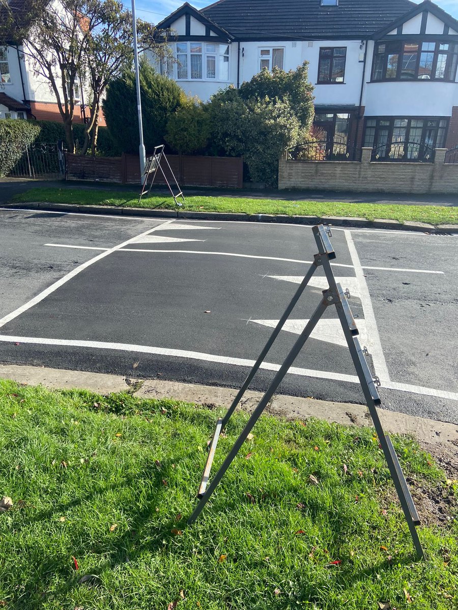 RichardTamlyn's tweet photo. @LeedsCC_Help @jordanbowden @CllrZaraHussain @LisaMar2022 
This is outside our house. Look at kerb opposite… there is no “bump” in your speed-bump.
What a complete waste of Council budget and manpower creating a devastatingly ineffective new piece of tarmac. Thoughts? https://t.co/4RbRDZgG9E