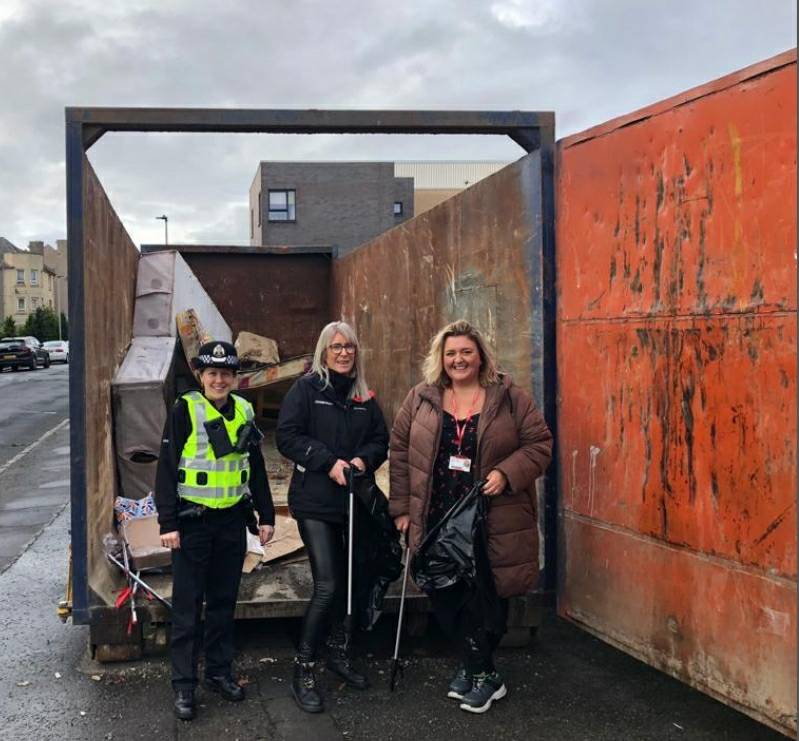 PSOSNWEdinburgh's tweet photo. Further Community Clear-Ups taken place this week in the NW of Edinburgh with @Edinburgh_CC and @WheatleyHousing along with local patrols by #OpOrbit motorcycle officers. https://t.co/zRPddALA2i
