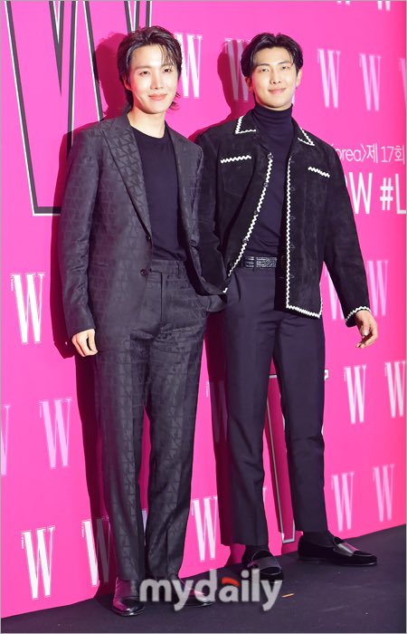 FgJ02QmWYAAoZQT?format=jpg&name=900x900