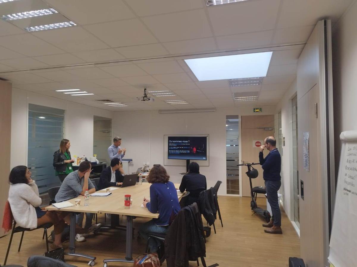 sainleger_p's tweet photo. 🗣Ce matin 4 employeurs ont assisté à un atelier sur la #mobilite des candidats à l’agence #polemploi de #Seclin. Présentation des aides financières💰proposées par #poleemploi et des solutions ✅proposées par nos partenaires. Intervention de #mobilimel et #plumemobility. https://t.co/uyPZaskiL7