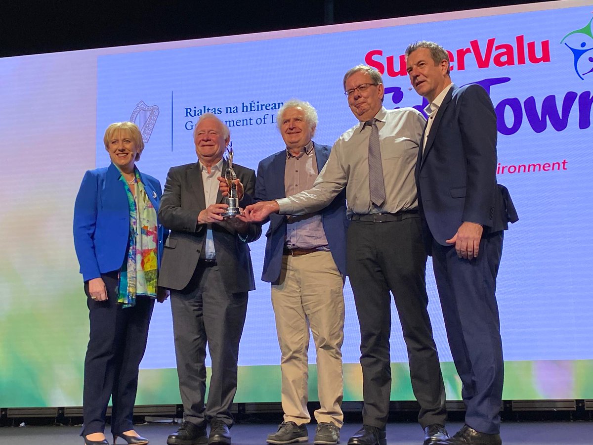 DeptRCDG's tweet photo. Well done to Rosscarbery, Co Cork Ireland's Tidiest Village 2022! Great achievement #SuperValuTidyTowns22 #OurRuralFuture .@HHumphreysFG @LocalGovIre @SuperValuIRL @CorkCoCo https://t.co/yURWQlgIsb