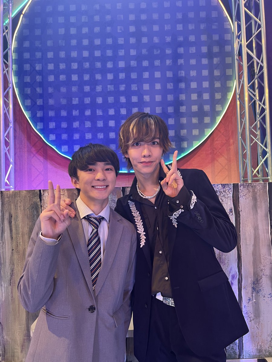 Minato Matsui (R) of #IMPACTors and Yusei Nagase (L) of #ShonenNinja, shoulder to shoulder as they bid goodbye to the Tokyo run of their play #Encore! 'We had so much fun with this show, and can't wait until next week when we get to share it with fans in Osaka!' #JohnnysUpClose