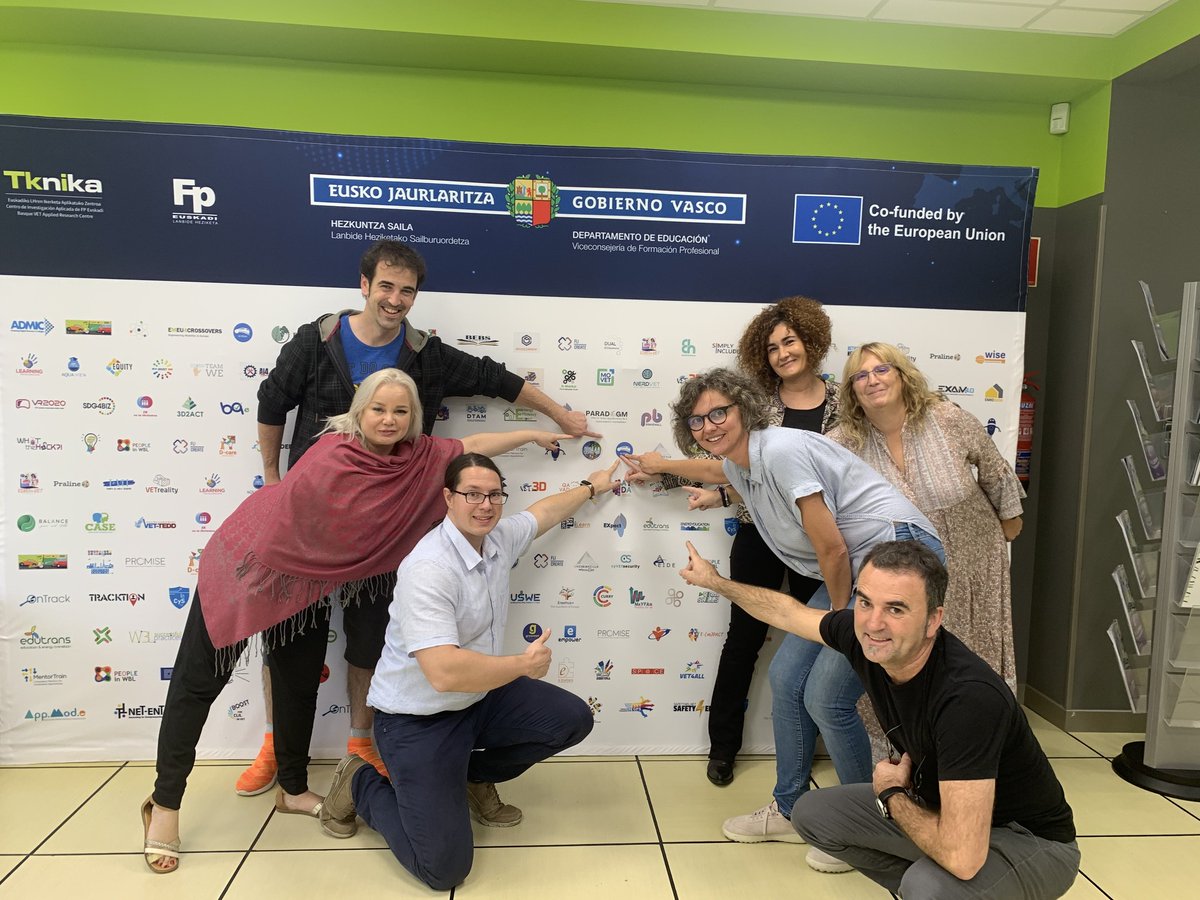 DBerasmus1's tweet photo. Asteartean "Digitalisation and its applications in VET" ekintzan parte hartu genuen @tknika n @ArmeriaEskola @HosteleriaLeioa @MekaElgoibar @Miguel_Altuna  @FPdonboscoLH  eta Txekiako CASPHE erakundearekin batera. https://t.co/6uT3OhzG11