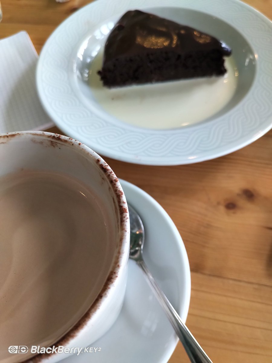 FranceCamgirl's tweet photo. Ha ben en mΓͺme temps je lui ai demandΓ© de choisir pour moi π
π₯§β #chocolatespongecake https://t.co/pnnO0PRcZ9