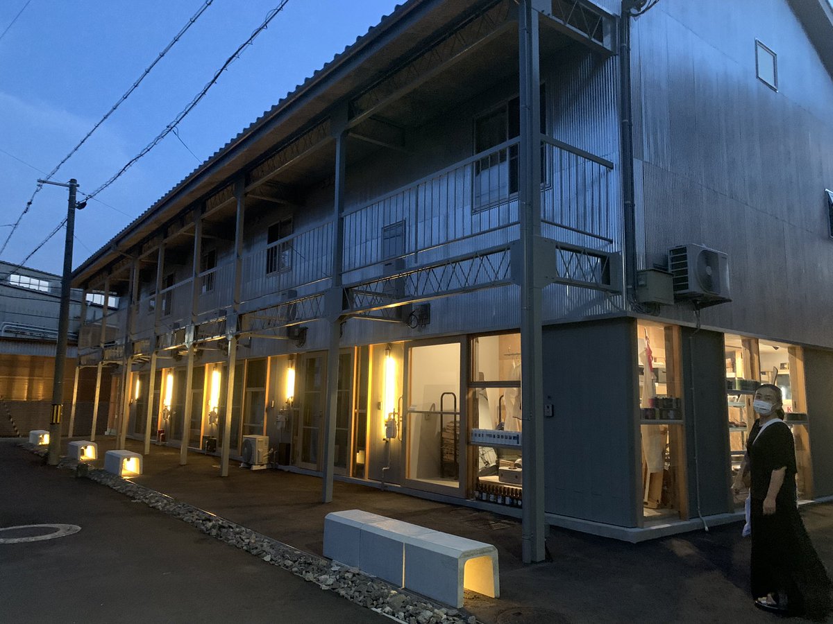 hitotokiehon_he's tweet photo. 明日土曜日は北摂、南吹田駅近くの
#南吹田琥珀街 でハロウィン街歩きがあるそーな🎃

楽しいこと、美味しいものが待ってるそーな👻 @varmthem @cosame_do @umidori723 

このまちの@ambeer_beercamp さんのビールもソーセージも美味しいので美味しいので明日行かれる方へ推します🍻♡ https://t.co/ktfO5ZPL1X