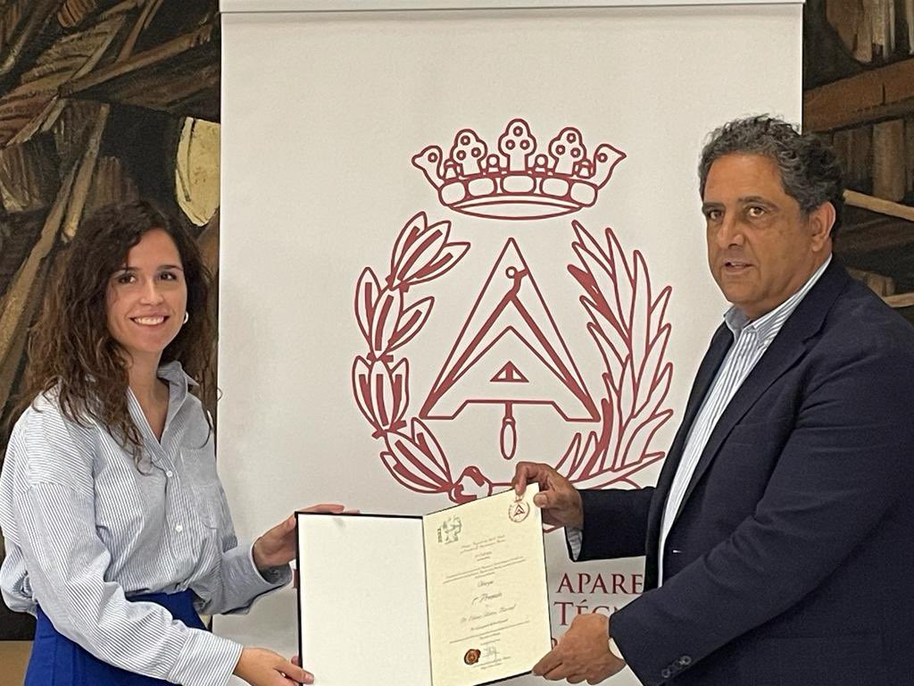 Tad3Lab's tweet image. Hoy le han entregado en @aparejadorescc a nuestra brillante y querida compañera Elena Gómez el premio nacional al mejor fin de carrera @EPCC_Unex @jtorreci 👏👏👏👏👏