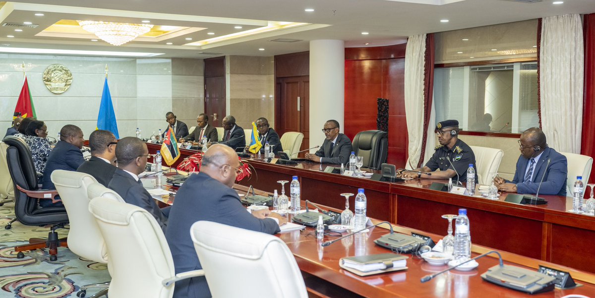 UrugwiroVillage's tweet photo. President Kagame and President Nyusi meet with their delegations to discuss ongoing areas of cooperation. https://t.co/oyKGrYw8Hj