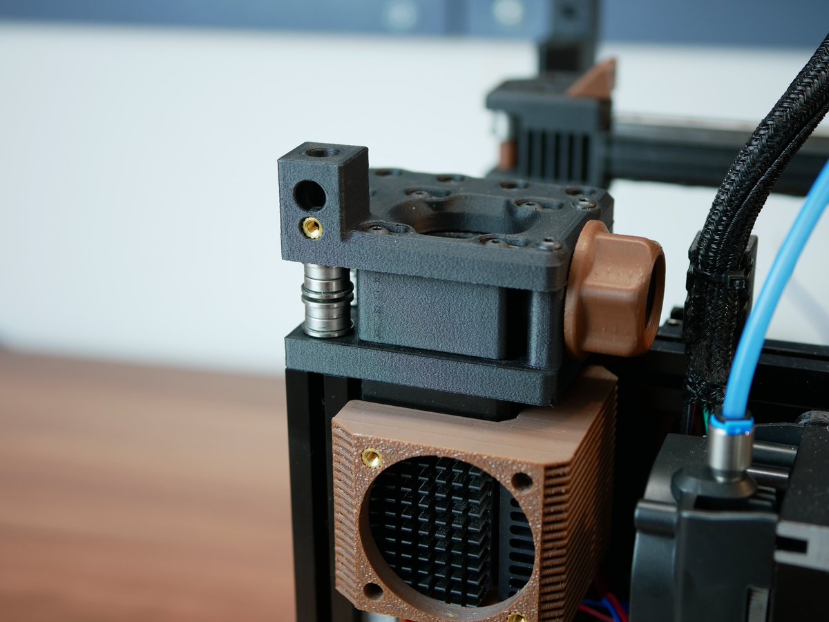 247_printing's tweet photo. Refurbished the AB Drives with @extrudr ASA carbon fiber parts!
Before I had the stepper motor cooling, the ABS parts experienced a lot of heat due to over-amping of the tiny Nema14 stepper motors.
#247zero #ReturnOfTheBeast https://t.co/GXlcxqrHXA
