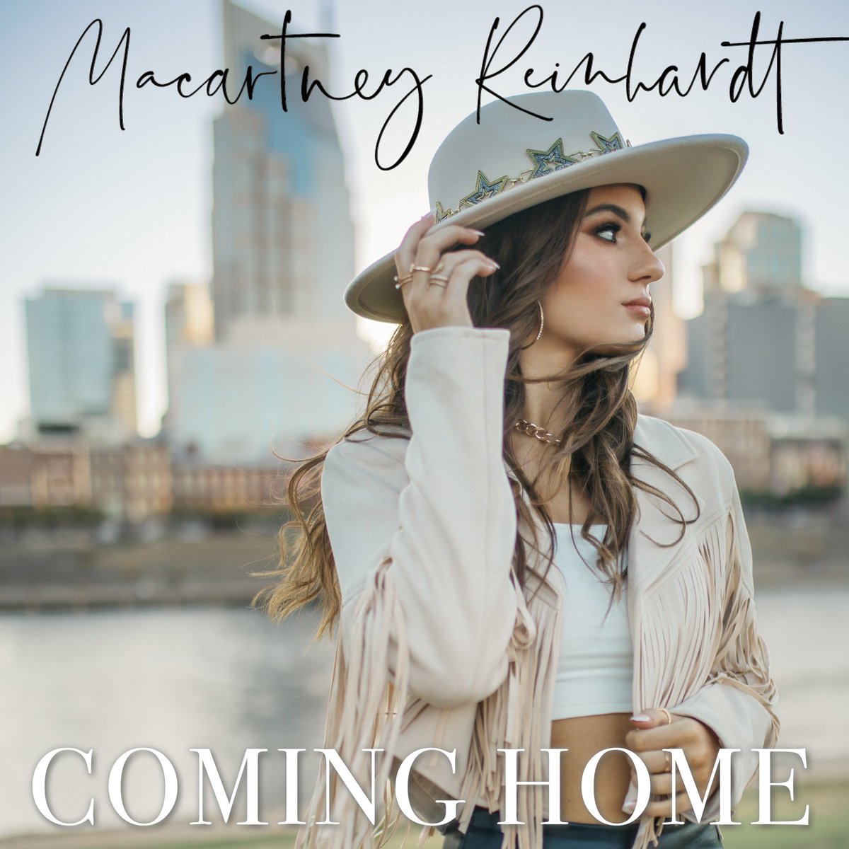 “COMING HOME” OUT NOW ON ALL PLATFORMS!!! So excited to finally be able to share with you guys🖤 This song was written with my friend @_AllieColleen and holds a really special place in my heart as it tells my journey of moving to Nashville✨ LINK IN BIO
#music #country #singer