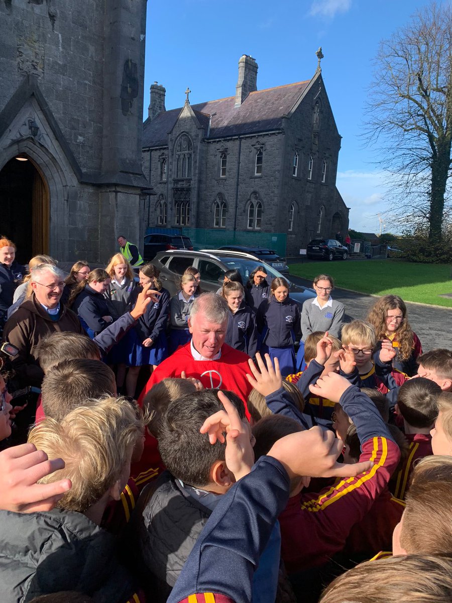CatholicBishops's tweet photo. After the celebration of Mass, newly appointed Bishop-elect Niall Coll of @OssoryDiocese greets parishioners outside of Saint Mary’’s Cathedral #Kilkenny #faith #AdMultosAnnos https://t.co/tW2rV3hE4P