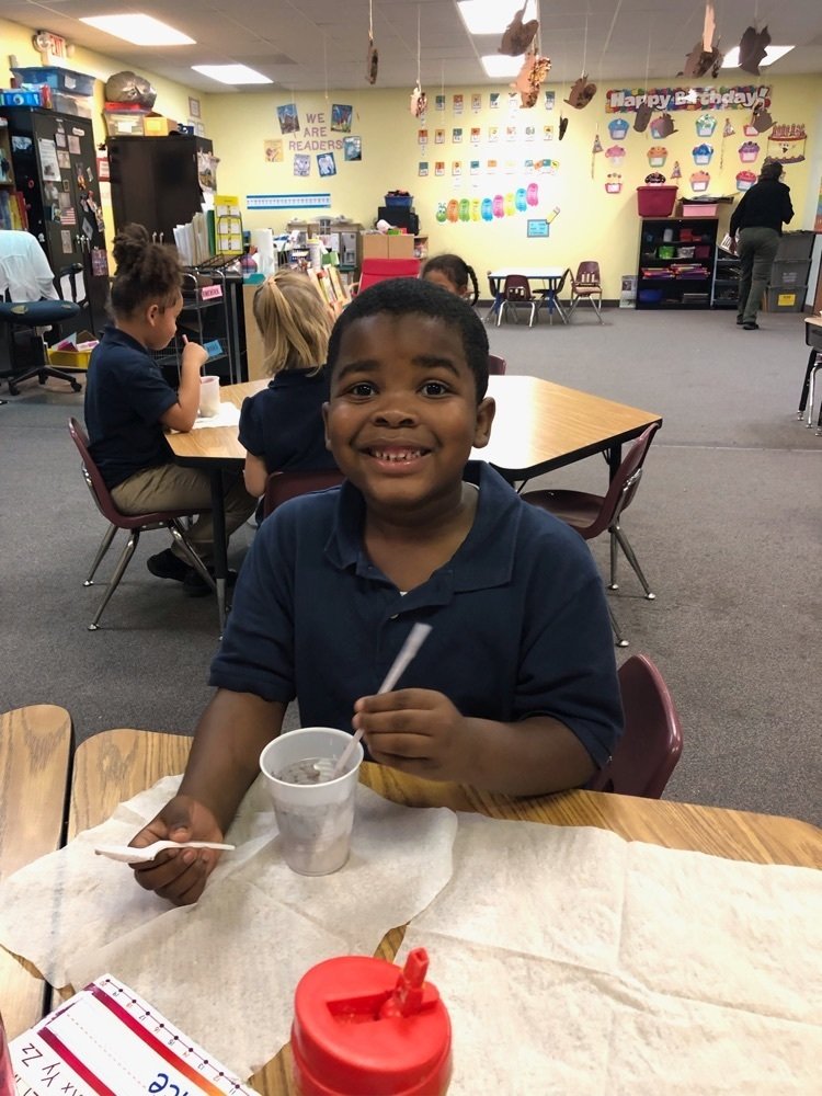 MAGriffons's tweet image. Sipping ice cream Sodas with Straws to celebrate the letter ! #MAexcellence #KGfun #learningthealphabet #happykids
