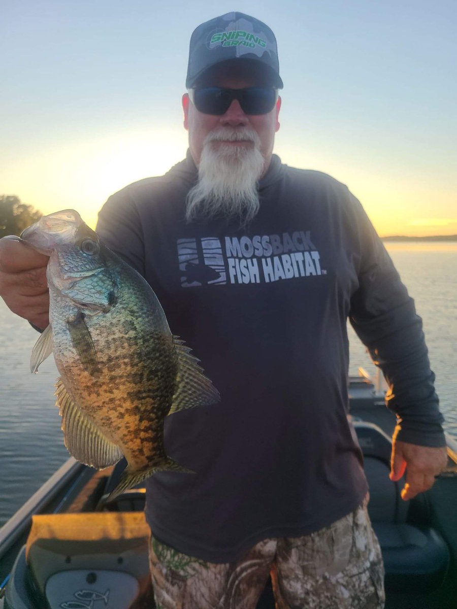 GodwintheWalrus's tweet photo. Daddy Daughter fishin https://t.co/WRjrJudcBo