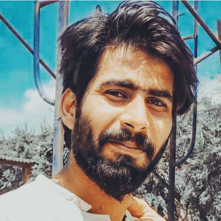 ثلاثة أعوام من الخلود

قدر ازاح ملاكآ … فوق صدر الحياة كان سلامآ
#صفاء_السراي 
#ستنتصر_ثورة_تشرين