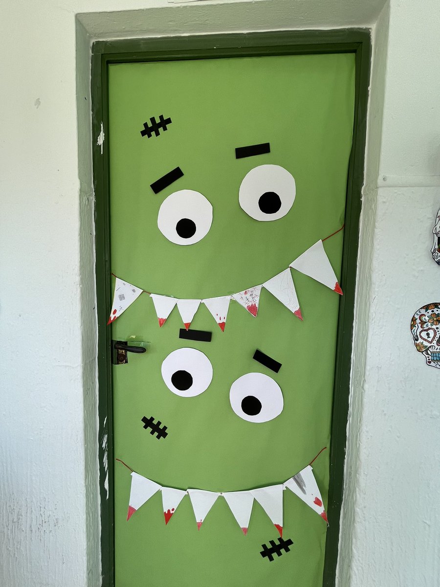 CEIPmanuelarome's tweet photo. ¡Esta semana estamos celebrando Halloween! Aquí os dejamos fotos de nuestras puertas. ¡Ir a clase es más divertido ahora! https://t.co/4BhVPmzF3G