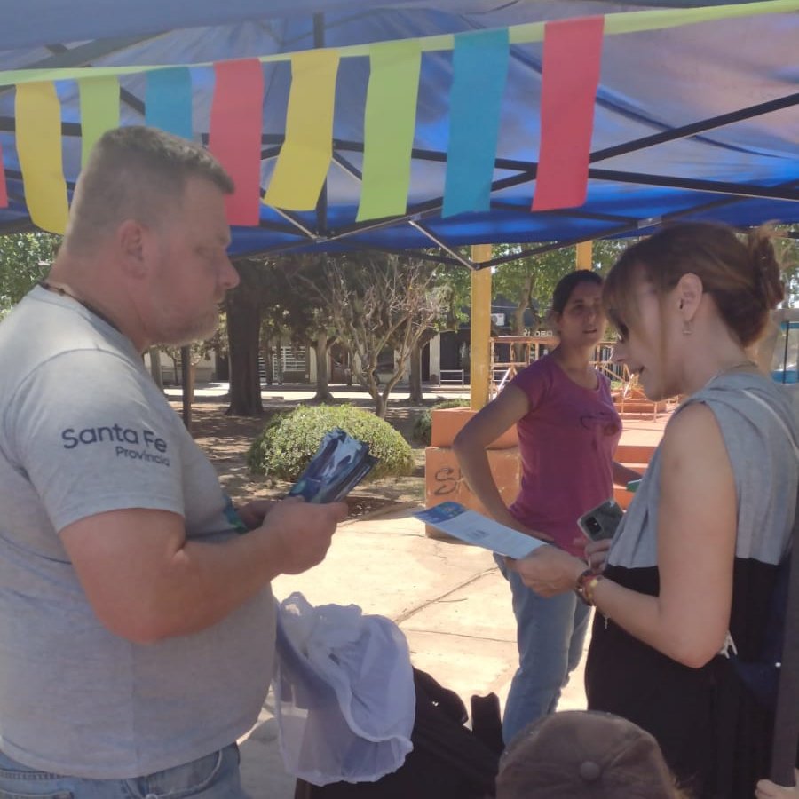 RedSegVial's tweet photo. #HacéComoElPato

📍Visitamos #Acebal con nuestro espacio lúdico para que los más chicos aprendan la importancia de la seguridad vial mientras juegan.

👉También repartimos material informativo sobre el uso responsable de SRI. https://t.co/SxQw984U2L