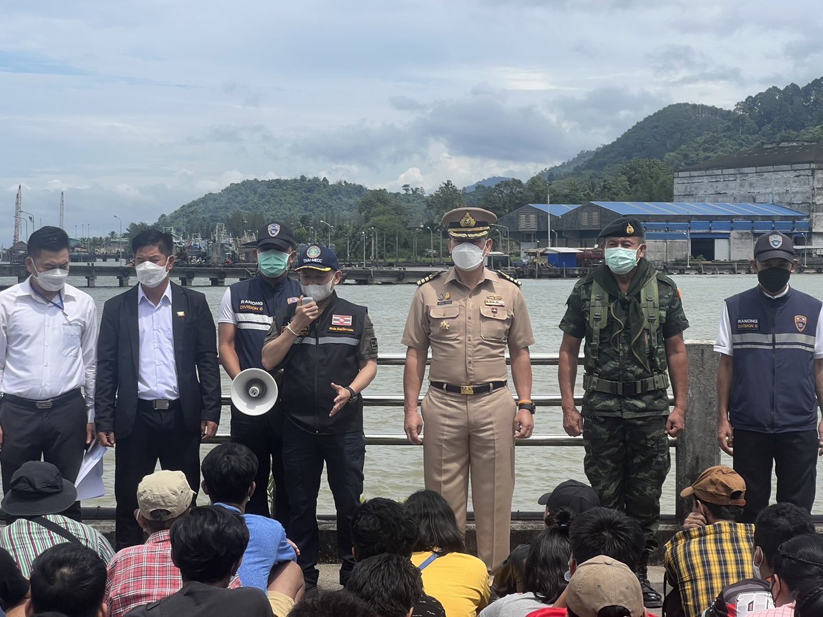 pleunpit_Ch9's tweet image. ระนองส่งกลับผู้ต้องกักชาวเมียนมากลับประเทศ
ศรชล​และ ศปชล.ทมร่วมกับ เจ้าหน้าที่หน่วยงานความมั่นคงจ.ระนองร่วมกันส่งตัวแรงงานต่างด้าวที่หลบหนีเข้าเมืองแบบผิดกฎหมายที่สิ้นสุดคดีความแล้ว
กลับไปยังจังหวัดเกาะสองเมียนมาจำนวน 189 คนเป็นชาย143หญิง46​คน @TNAMCOT