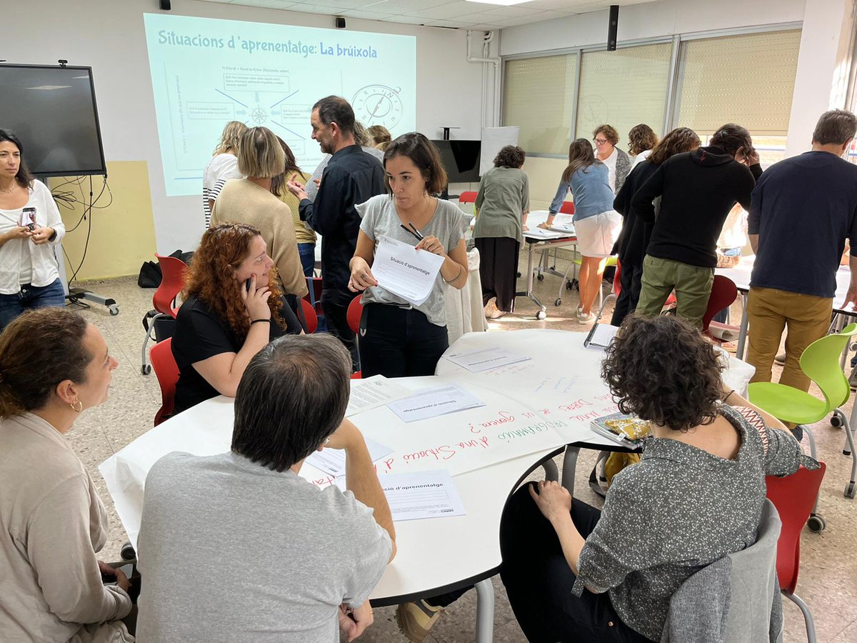SE_VOC4's tweet photo. Ahir vam iniciar la Xarxa Educativa de Sant Cugat d’enguany amb tots els centres del poble. Reflexionar i aprendre plegades per construïr una línia educativa de poble. Aquest any ens centrem en les situacions d’aprenentatge. Gràcies per ser-hi. #FemXarxa https://t.co/PF9NkzFdBh