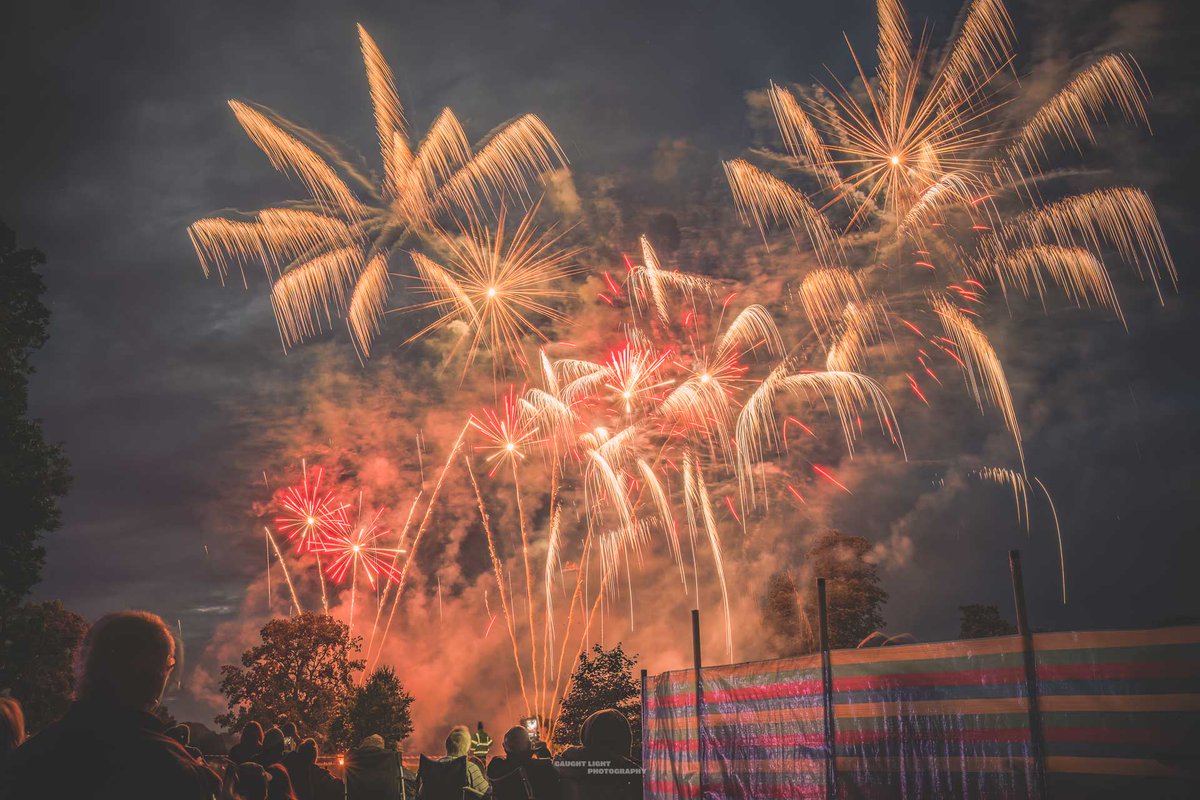 caughtlight's tweet photo. #FridayRetrospective #FromTheArchives #NotSeenBefore #Fireworks https://t.co/WCsL9RFr4a